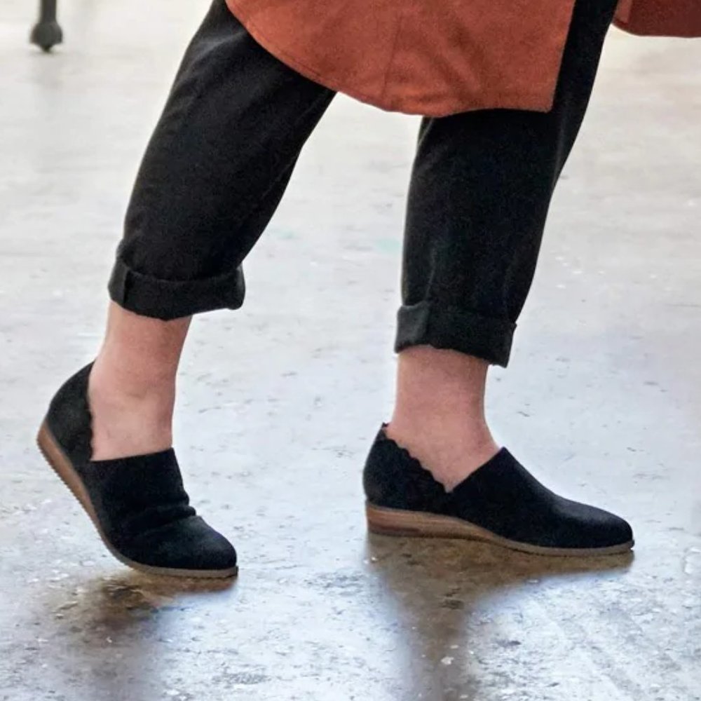 NEW  Dr. Scholl's Women's Kaley Flats - Picture 6 of 13